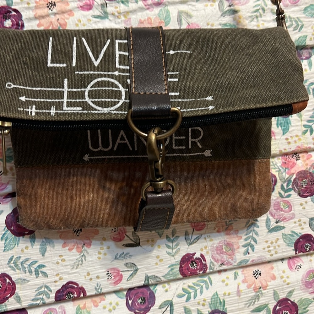 Crossbody - Picture 2 of 8